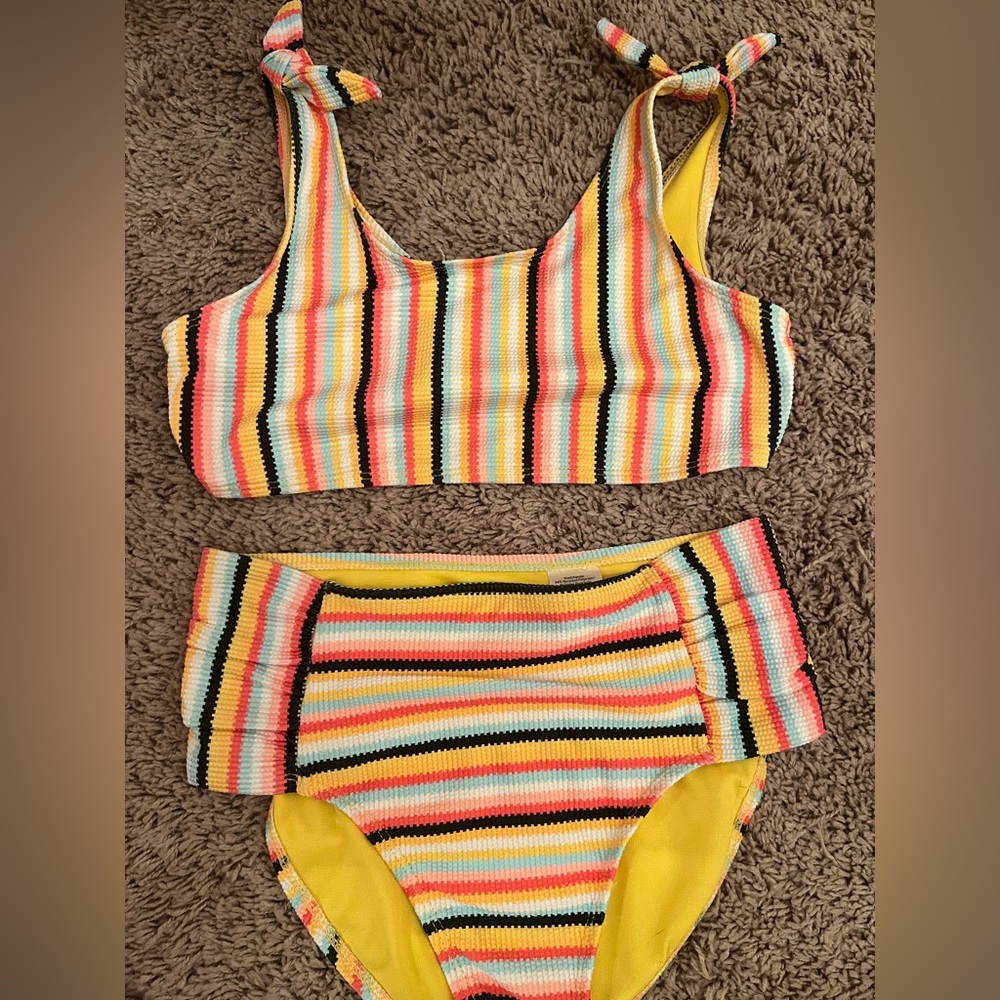 Stripped bikini💛